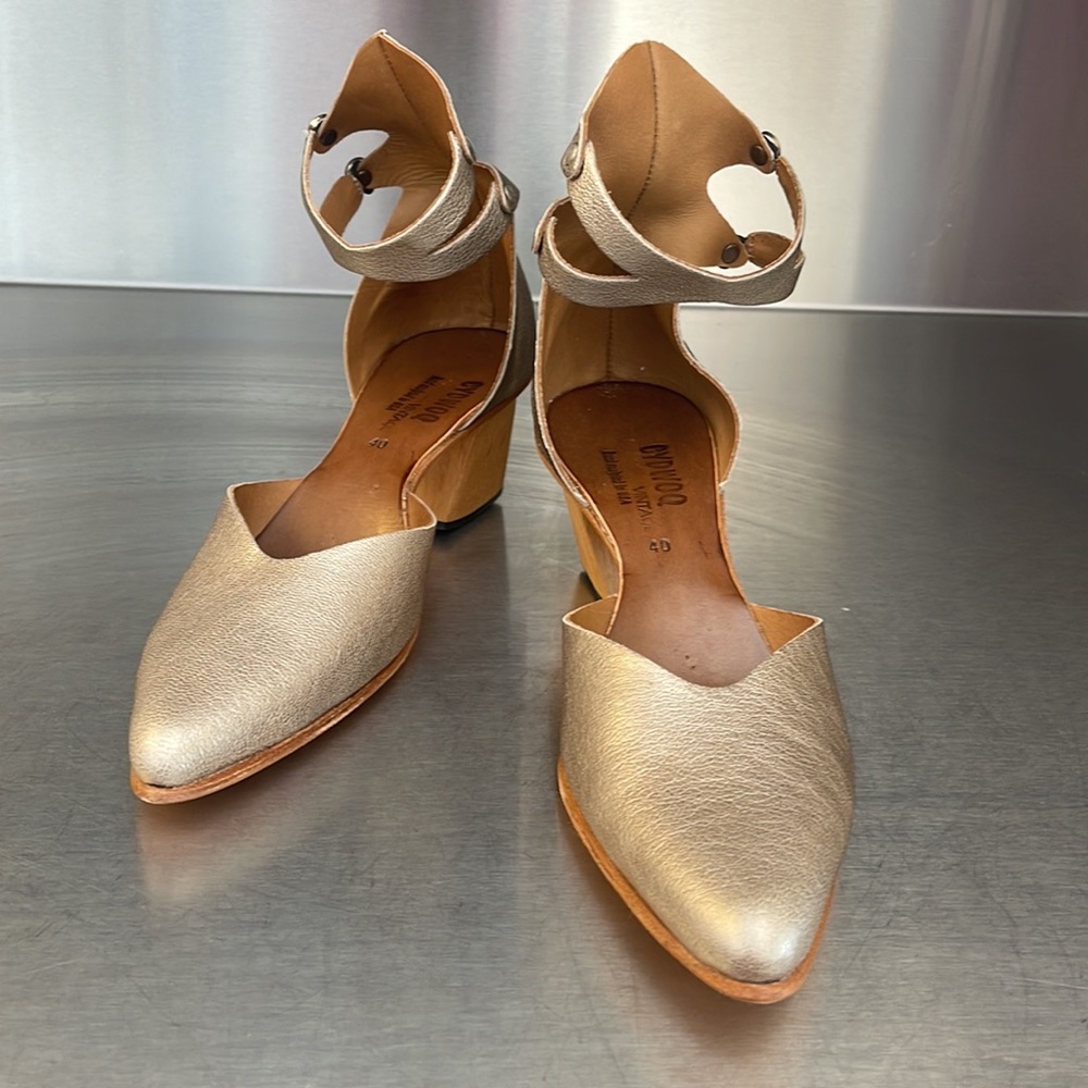 Metallic champagne gold silver Pointed-Toe Ankle-Strap Block Heels